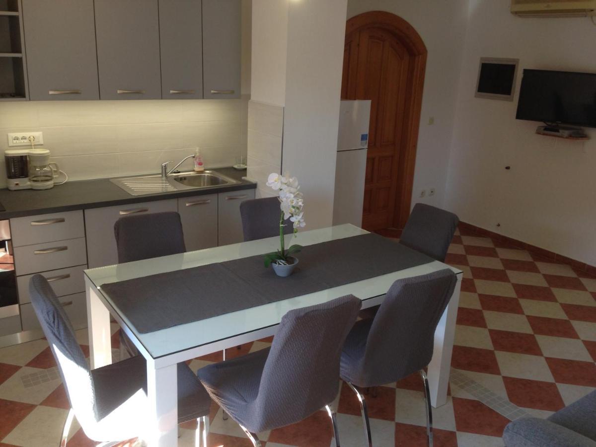 Apartamento Nilda 2 Funtana Exterior foto