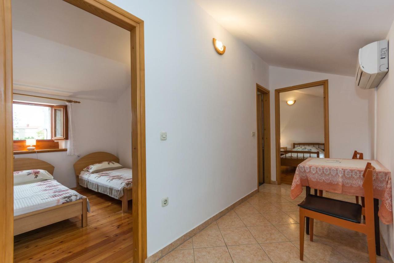 Apartamento Nilda 2 Funtana Exterior foto